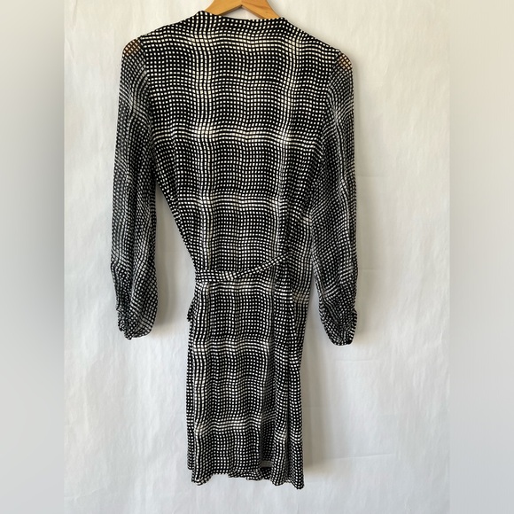 Diane Von Furstenberg Silk Wrap Dress Size 8 - Picture 6 of 10
